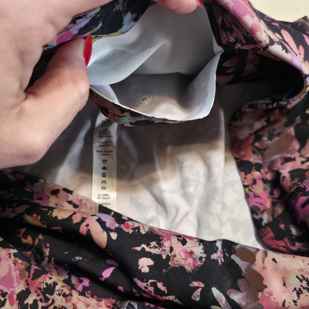 Women's Lululemon Leggings - Picture 4 of 9